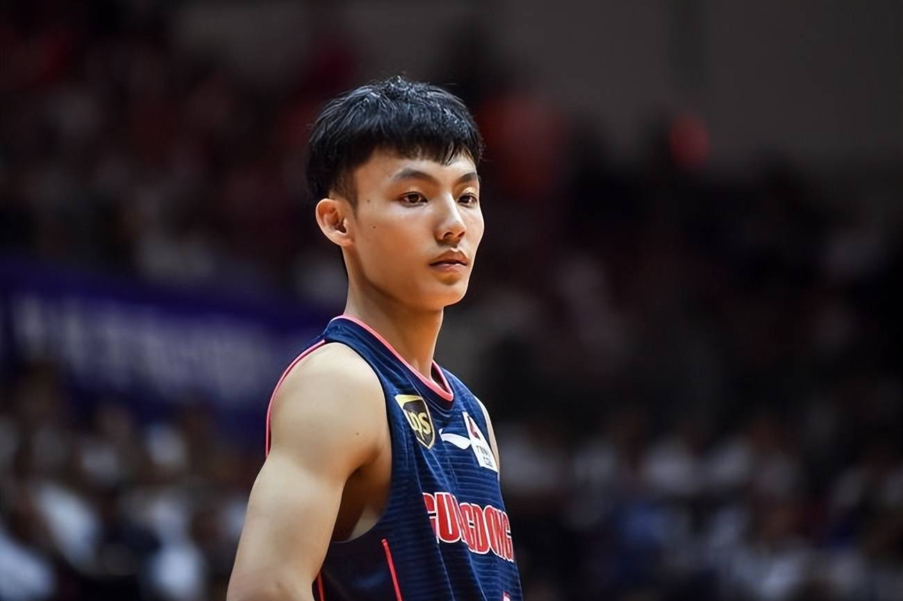 转折点！广东宏远止住颓势，荷甲今夜攻防权衡，信心回归，控场能力受关注(佩通坦能否顶住压力逆转颓势)